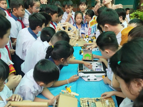 NGÀY HỘI TRẢI NGHIỆM STEM TẠI TRƯỜNG TIỂU HỌC BÌNH TRỊ ĐÔNG