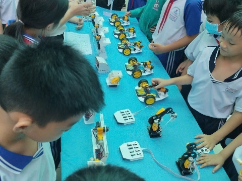 NGÀY HỘI TRẢI NGHIỆM STEM TẠI TRƯỜNG TIỂU HỌC BÌNH TRỊ ĐÔNG