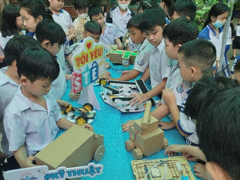 NGÀY HỘI TRẢI NGHIỆM STEM TẠI TRƯỜNG TIỂU HỌC BÌNH TRỊ ĐÔNG