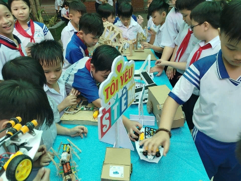 NGÀY HỘI TRẢI NGHIỆM STEM TẠI TRƯỜNG TIỂU HỌC BÌNH TRỊ ĐÔNG