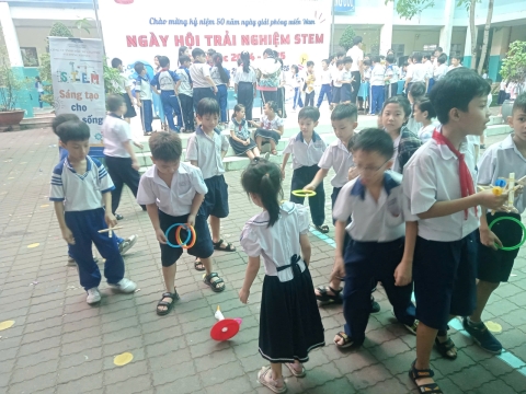 NGÀY HỘI TRẢI NGHIỆM STEM TẠI TRƯỜNG TIỂU HỌC BÌNH TRỊ ĐÔNG