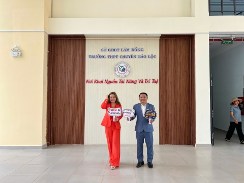 STEPPING STONES EDUCATION ĐỒNG HÀNH CÙNG THPT CHUYÊN BẢO LỘC CHÀO ĐÓN HỌC SINH VÀ PHHS KHỐI 10 NĂM HỌC 2026 - 2027