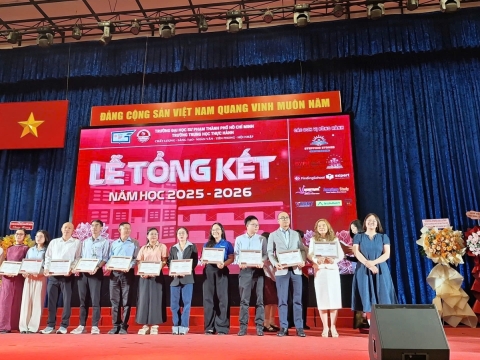STEPPING STONES EDUCATION ĐỒNG HÀNH VÀ HỖ TRỢ TRƯỜNG TRUNG HỌC THỰC HÀNH ĐHSP TPHCM QUA CÁC HOẠT ĐỘNG GD NĂM HỌC 2025 - 2026