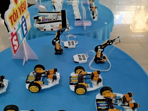 NGÀY HỘI TRẢI NGHIỆM STEM THCS LẠC HỒNG 08 - 05 - 2025 