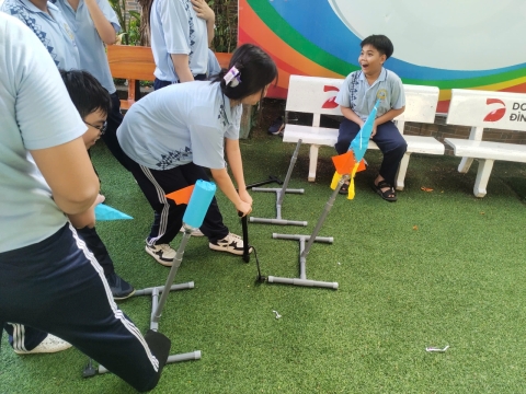 NGÀY HỘI TRẢI NGHIỆM STEM THCS LẠC HỒNG 08 - 05 - 2025 