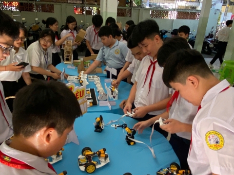 NGÀY HỘI TRẢI NGHIỆM STEM THCS LẠC HỒNG 08 - 05 - 2025 