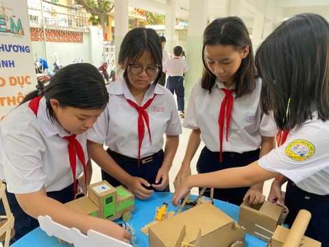 NGÀY HỘI TRẢI NGHIỆM STEM THCS LẠC HỒNG 08 - 05 - 2025 