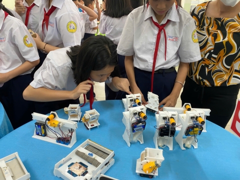 NGÀY HỘI TRẢI NGHIỆM STEM THCS LẠC HỒNG 08 - 05 - 2025 