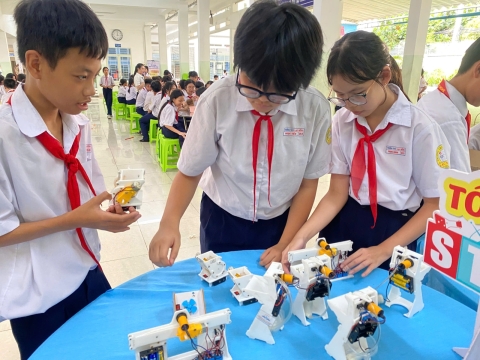 NGÀY HỘI TRẢI NGHIỆM STEM THCS LẠC HỒNG 08 - 05 - 2025 