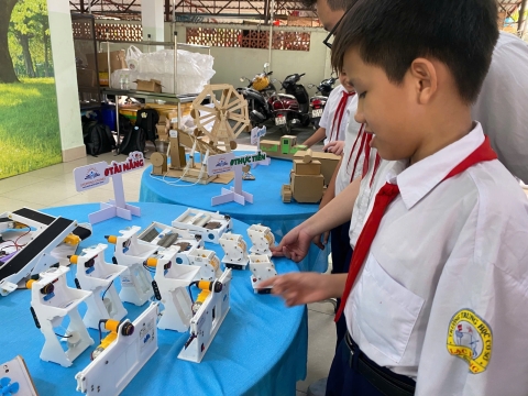 NGÀY HỘI TRẢI NGHIỆM STEM THCS LẠC HỒNG 08 - 05 - 2025 