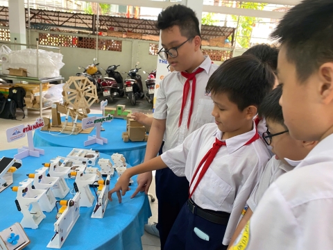 NGÀY HỘI TRẢI NGHIỆM STEM THCS LẠC HỒNG 08 - 05 - 2025 