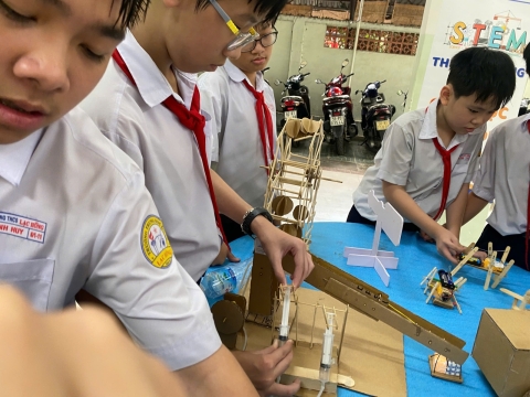 NGÀY HỘI TRẢI NGHIỆM STEM THCS LẠC HỒNG 08 - 05 - 2025 