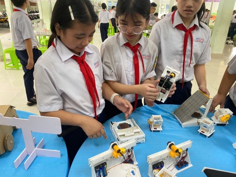 NGÀY HỘI TRẢI NGHIỆM STEM THCS LẠC HỒNG 08 - 05 - 2025 