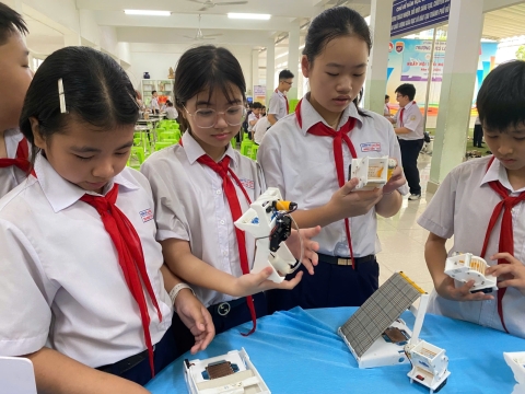 NGÀY HỘI TRẢI NGHIỆM STEM THCS LẠC HỒNG 08 - 05 - 2025 