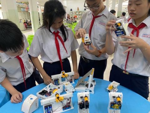 NGÀY HỘI TRẢI NGHIỆM STEM THCS LẠC HỒNG 08 - 05 - 2025 