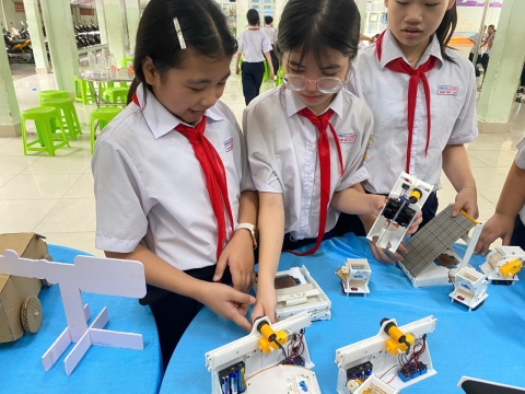 NGÀY HỘI TRẢI NGHIỆM STEM THCS LẠC HỒNG 08 - 05 - 2025 
