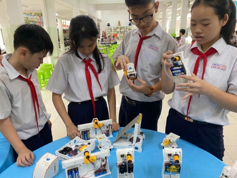 NGÀY HỘI TRẢI NGHIỆM STEM THCS LẠC HỒNG 08 - 05 - 2025 