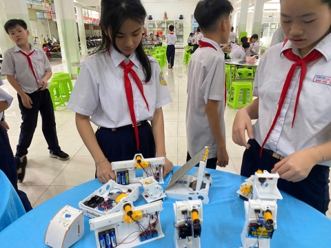 NGÀY HỘI TRẢI NGHIỆM STEM THCS LẠC HỒNG 08 - 05 - 2025 