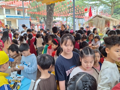 NGÀY HỘI XUÂN TRƯỜNG LÊ VĂN TÁM