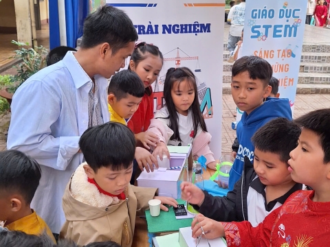 NGÀY HỘI XUÂN TRƯỜNG LÊ VĂN TÁM