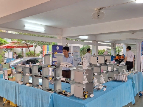 STEPPING STONES EDUCATION ĐỒNG HÀNH CÙNG THPT NGUYỄN AN NINH , TPHCM TRONG NGÀY HỘI TƯ VẤN TUYỂN SINH QUA HOẠT ĐỘNG TRẢI NGHIỆM STEM - AI