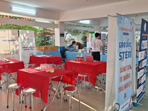 STEPPING STONES EDUCATION ĐỒNG HÀNH CÙNG THPT NGUYỄN AN NINH , TPHCM TRONG NGÀY HỘI TƯ VẤN TUYỂN SINH QUA HOẠT ĐỘNG TRẢI NGHIỆM STEM - AI