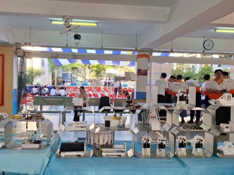 STEPPING STONES EDUCATION ĐỒNG HÀNH CÙNG THPT NGUYỄN AN NINH , TPHCM TRONG NGÀY HỘI TƯ VẤN TUYỂN SINH QUA HOẠT ĐỘNG TRẢI NGHIỆM STEM - AI