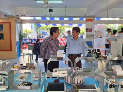 STEPPING STONES EDUCATION ĐỒNG HÀNH CÙNG THPT NGUYỄN AN NINH , TPHCM TRONG NGÀY HỘI TƯ VẤN TUYỂN SINH QUA HOẠT ĐỘNG TRẢI NGHIỆM STEM - AI