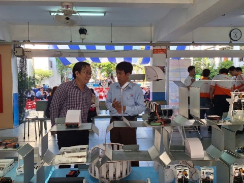 STEPPING STONES EDUCATION ĐỒNG HÀNH CÙNG THPT NGUYỄN AN NINH , TPHCM TRONG NGÀY HỘI TƯ VẤN TUYỂN SINH QUA HOẠT ĐỘNG TRẢI NGHIỆM STEM - AI