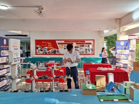 STEPPING STONES EDUCATION ĐỒNG HÀNH CÙNG THPT NGUYỄN AN NINH , TPHCM TRONG NGÀY HỘI TƯ VẤN TUYỂN SINH QUA HOẠT ĐỘNG TRẢI NGHIỆM STEM - AI