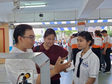 STEPPING STONES EDUCATION ĐỒNG HÀNH CÙNG THPT NGUYỄN AN NINH , TPHCM TRONG NGÀY HỘI TƯ VẤN TUYỂN SINH QUA HOẠT ĐỘNG TRẢI NGHIỆM STEM - AI