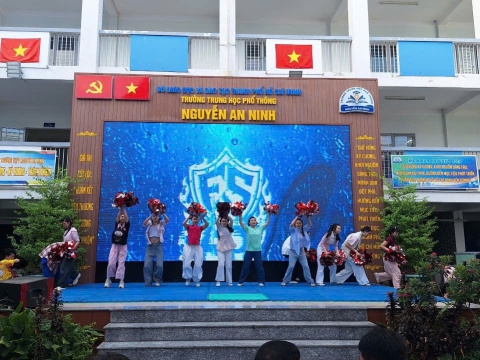 STEPPING STONES EDUCATION ĐỒNG HÀNH CÙNG THPT NGUYỄN AN NINH , TPHCM TRONG NGÀY HỘI TƯ VẤN TUYỂN SINH QUA HOẠT ĐỘNG TRẢI NGHIỆM STEM - AI