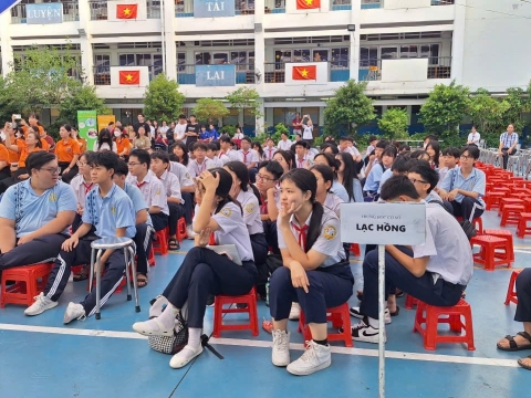 STEPPING STONES EDUCATION ĐỒNG HÀNH CÙNG THPT NGUYỄN AN NINH , TPHCM TRONG NGÀY HỘI TƯ VẤN TUYỂN SINH QUA HOẠT ĐỘNG TRẢI NGHIỆM STEM - AI