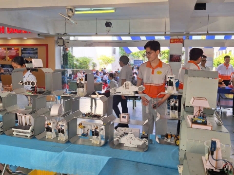 STEPPING STONES EDUCATION ĐỒNG HÀNH CÙNG THPT NGUYỄN AN NINH , TPHCM TRONG NGÀY HỘI TƯ VẤN TUYỂN SINH QUA HOẠT ĐỘNG TRẢI NGHIỆM STEM - AI