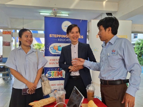 STEPPING STONES EDUCATION ĐỒNG HÀNH CÙNG THPT NGUYỄN AN NINH , TPHCM TRONG NGÀY HỘI TƯ VẤN TUYỂN SINH QUA HOẠT ĐỘNG TRẢI NGHIỆM STEM - AI