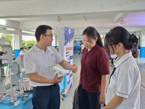 STEPPING STONES EDUCATION ĐỒNG HÀNH CÙNG THPT NGUYỄN AN NINH , TPHCM TRONG NGÀY HỘI TƯ VẤN TUYỂN SINH QUA HOẠT ĐỘNG TRẢI NGHIỆM STEM - AI