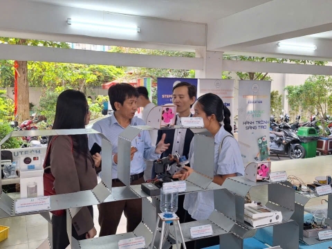 STEPPING STONES EDUCATION ĐỒNG HÀNH CÙNG THPT NGUYỄN AN NINH , TPHCM TRONG NGÀY HỘI TƯ VẤN TUYỂN SINH QUA HOẠT ĐỘNG TRẢI NGHIỆM STEM - AI