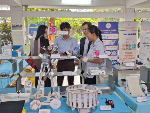 STEPPING STONES EDUCATION ĐỒNG HÀNH CÙNG THPT NGUYỄN AN NINH , TPHCM TRONG NGÀY HỘI TƯ VẤN TUYỂN SINH QUA HOẠT ĐỘNG TRẢI NGHIỆM STEM - AI