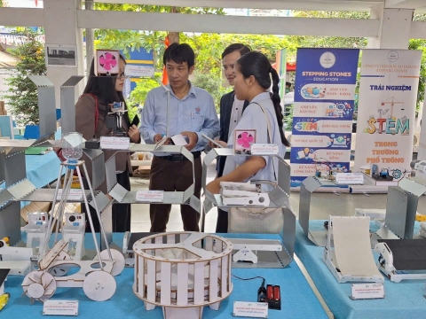 STEPPING STONES EDUCATION ĐỒNG HÀNH CÙNG THPT NGUYỄN AN NINH , TPHCM TRONG NGÀY HỘI TƯ VẤN TUYỂN SINH QUA HOẠT ĐỘNG TRẢI NGHIỆM STEM - AI