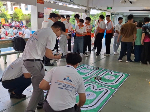 STEPPING STONES EDUCATION ĐỒNG HÀNH CÙNG THPT NGUYỄN AN NINH , TPHCM TRONG NGÀY HỘI TƯ VẤN TUYỂN SINH QUA HOẠT ĐỘNG TRẢI NGHIỆM STEM - AI