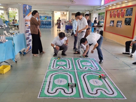 STEPPING STONES EDUCATION ĐỒNG HÀNH CÙNG THPT NGUYỄN AN NINH , TPHCM TRONG NGÀY HỘI TƯ VẤN TUYỂN SINH QUA HOẠT ĐỘNG TRẢI NGHIỆM STEM - AI