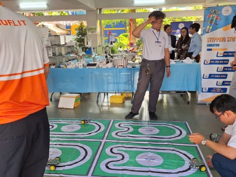 STEPPING STONES EDUCATION ĐỒNG HÀNH CÙNG THPT NGUYỄN AN NINH , TPHCM TRONG NGÀY HỘI TƯ VẤN TUYỂN SINH QUA HOẠT ĐỘNG TRẢI NGHIỆM STEM - AI