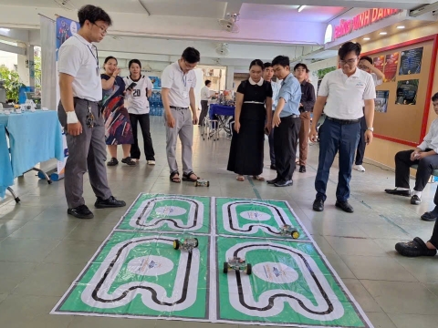 STEPPING STONES EDUCATION ĐỒNG HÀNH CÙNG THPT NGUYỄN AN NINH , TPHCM TRONG NGÀY HỘI TƯ VẤN TUYỂN SINH QUA HOẠT ĐỘNG TRẢI NGHIỆM STEM - AI