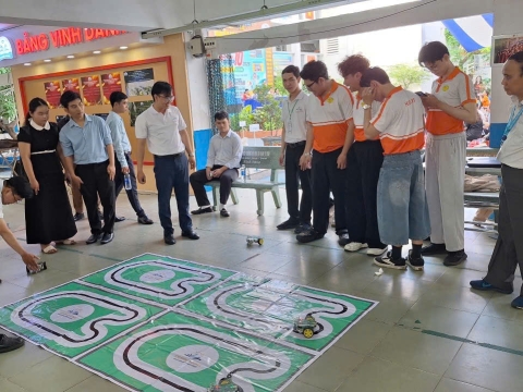 STEPPING STONES EDUCATION ĐỒNG HÀNH CÙNG THPT NGUYỄN AN NINH , TPHCM TRONG NGÀY HỘI TƯ VẤN TUYỂN SINH QUA HOẠT ĐỘNG TRẢI NGHIỆM STEM - AI