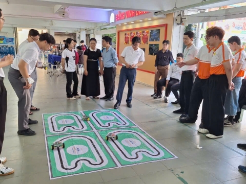 STEPPING STONES EDUCATION ĐỒNG HÀNH CÙNG THPT NGUYỄN AN NINH , TPHCM TRONG NGÀY HỘI TƯ VẤN TUYỂN SINH QUA HOẠT ĐỘNG TRẢI NGHIỆM STEM - AI