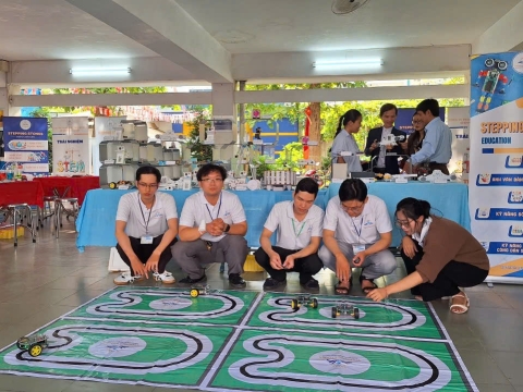 STEPPING STONES EDUCATION ĐỒNG HÀNH CÙNG THPT NGUYỄN AN NINH , TPHCM TRONG NGÀY HỘI TƯ VẤN TUYỂN SINH QUA HOẠT ĐỘNG TRẢI NGHIỆM STEM - AI