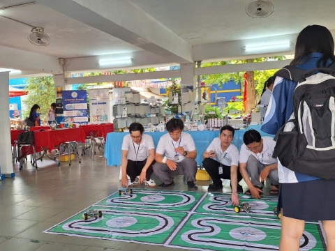 STEPPING STONES EDUCATION ĐỒNG HÀNH CÙNG THPT NGUYỄN AN NINH , TPHCM TRONG NGÀY HỘI TƯ VẤN TUYỂN SINH QUA HOẠT ĐỘNG TRẢI NGHIỆM STEM - AI