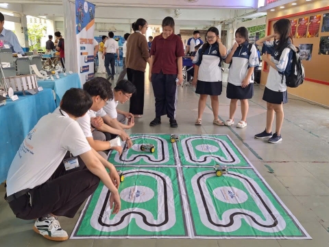 STEPPING STONES EDUCATION ĐỒNG HÀNH CÙNG THPT NGUYỄN AN NINH , TPHCM TRONG NGÀY HỘI TƯ VẤN TUYỂN SINH QUA HOẠT ĐỘNG TRẢI NGHIỆM STEM - AI