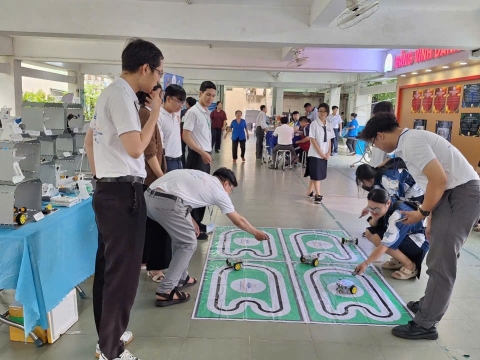 STEPPING STONES EDUCATION ĐỒNG HÀNH CÙNG THPT NGUYỄN AN NINH , TPHCM TRONG NGÀY HỘI TƯ VẤN TUYỂN SINH QUA HOẠT ĐỘNG TRẢI NGHIỆM STEM - AI