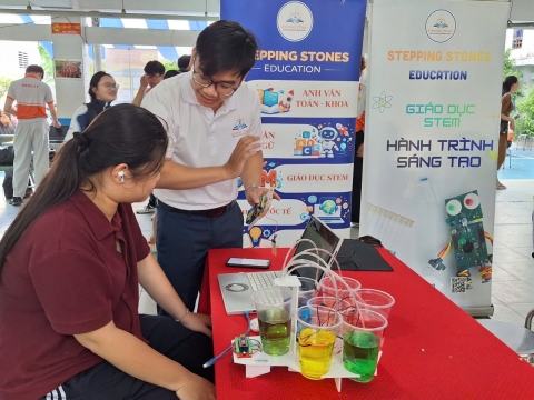STEPPING STONES EDUCATION ĐỒNG HÀNH CÙNG THPT NGUYỄN AN NINH , TPHCM TRONG NGÀY HỘI TƯ VẤN TUYỂN SINH QUA HOẠT ĐỘNG TRẢI NGHIỆM STEM - AI